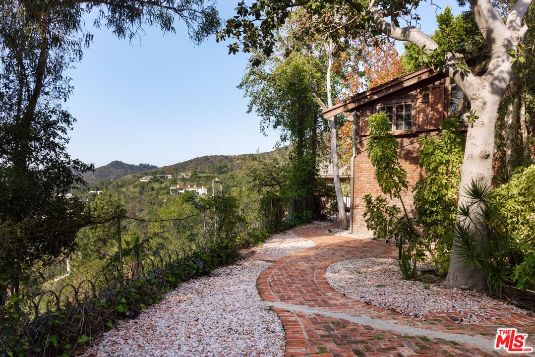 Beverly Estates photo 15