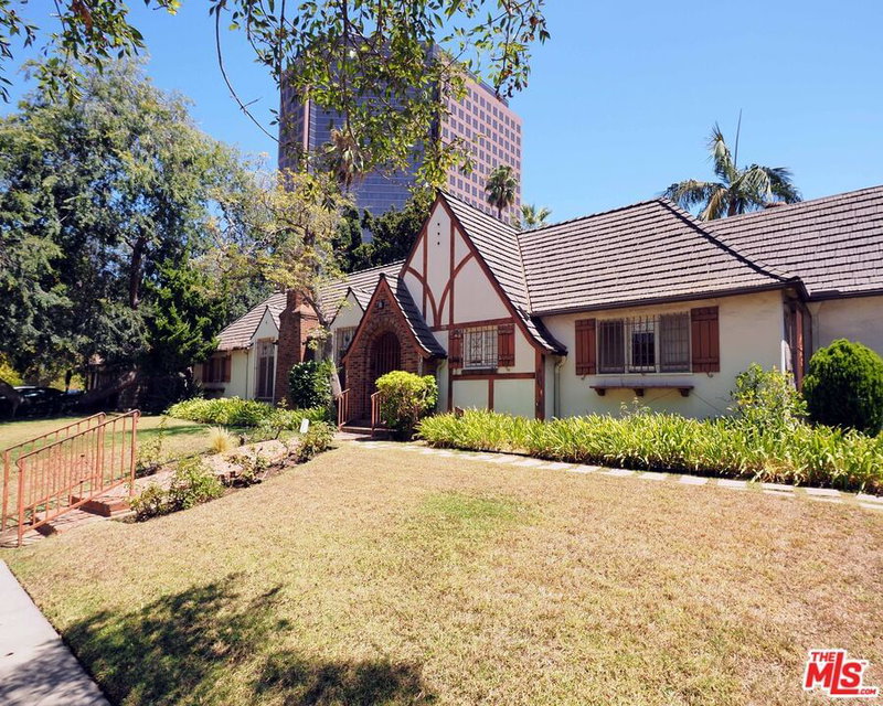 742 Schumacher Dr