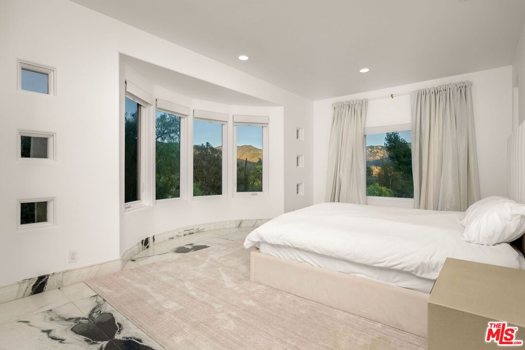 Mulholland photo 29