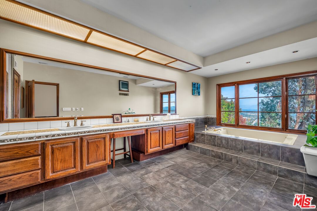 Woodland View photo 18