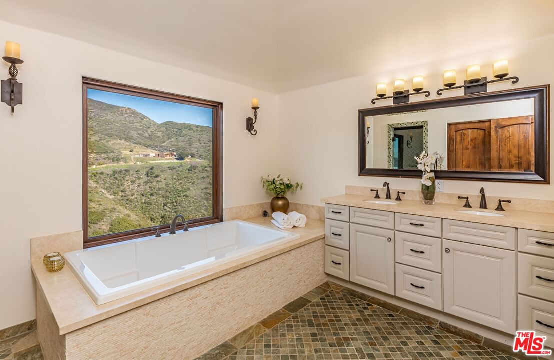 Latigo Canyon photo 30