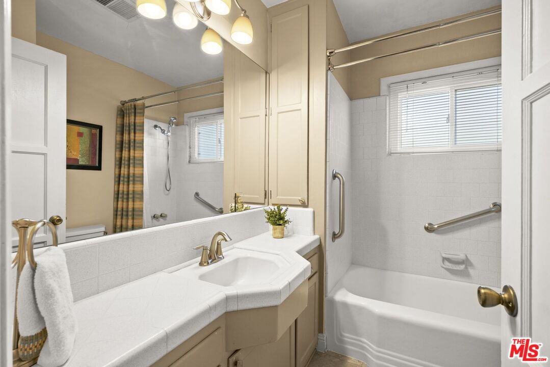 Oak Park photo 16