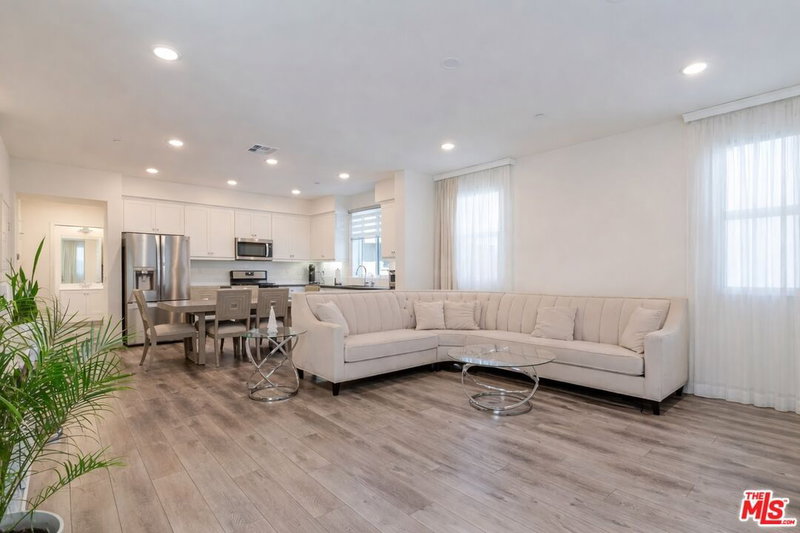 12807 Watt Ln