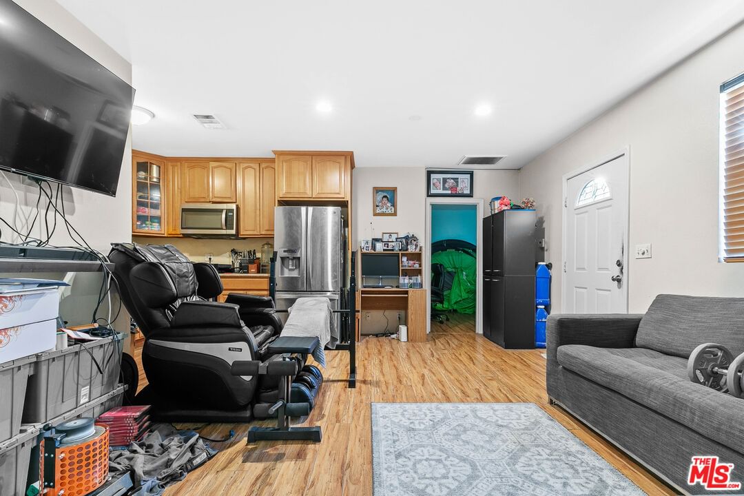 Clybourn photo 24