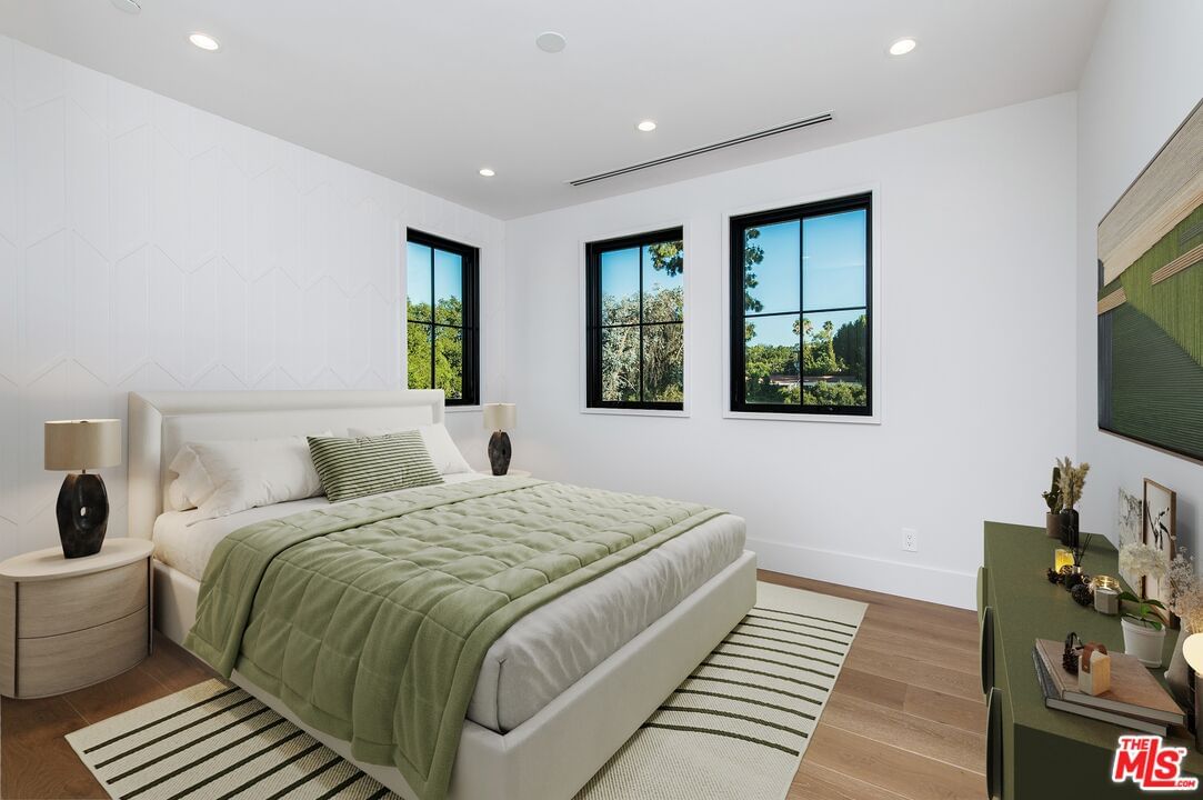 Mooncrest photo 24
