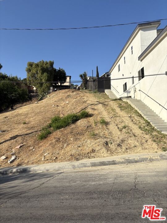 Dobinson photo 3