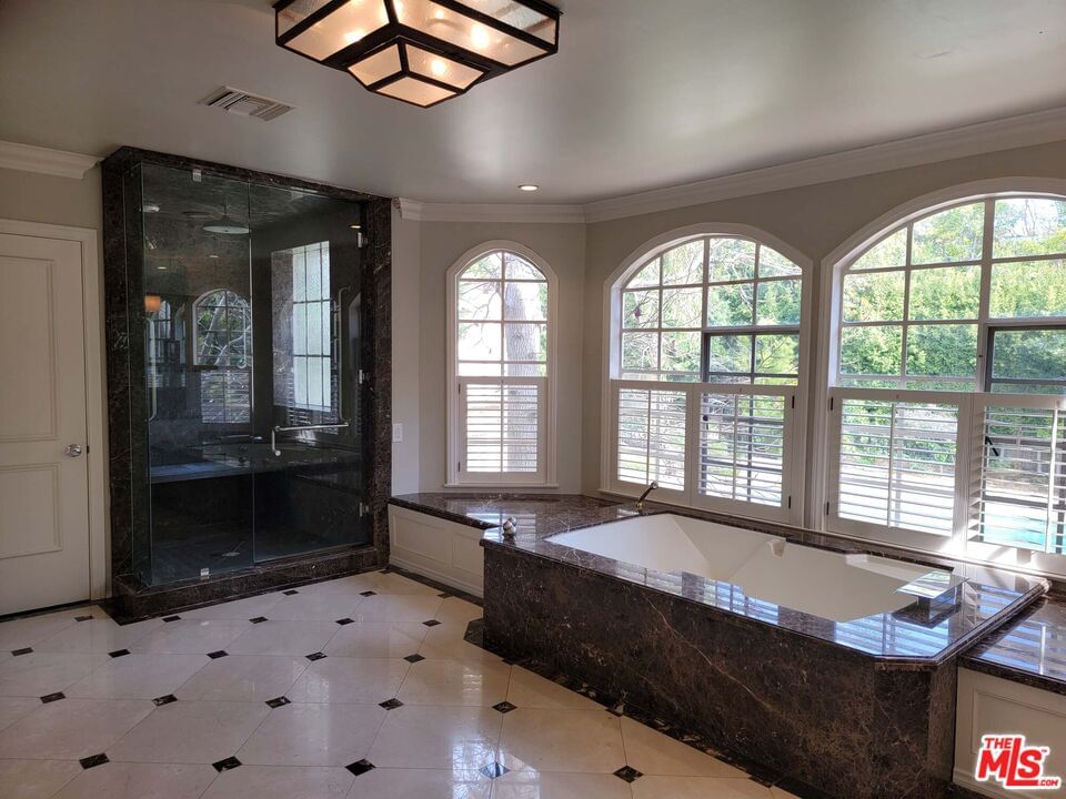 Beverly Glen photo 10