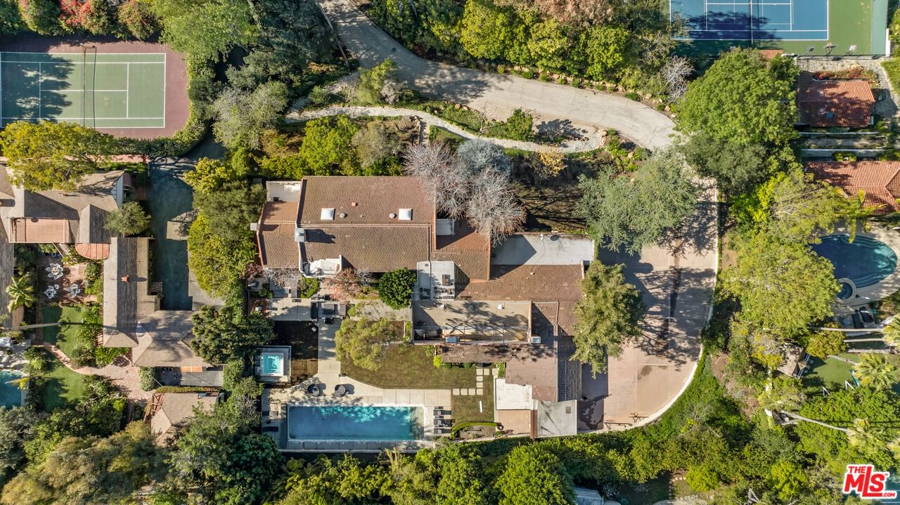 Beverly Glen photo 15