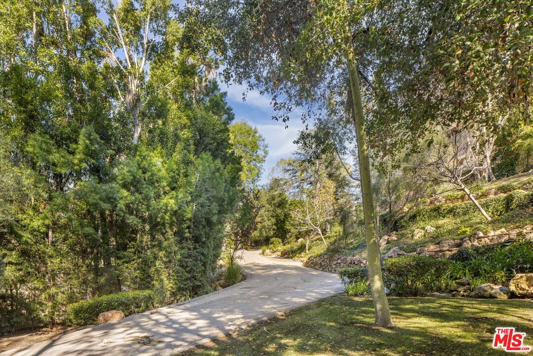 Beverly Glen photo 3
