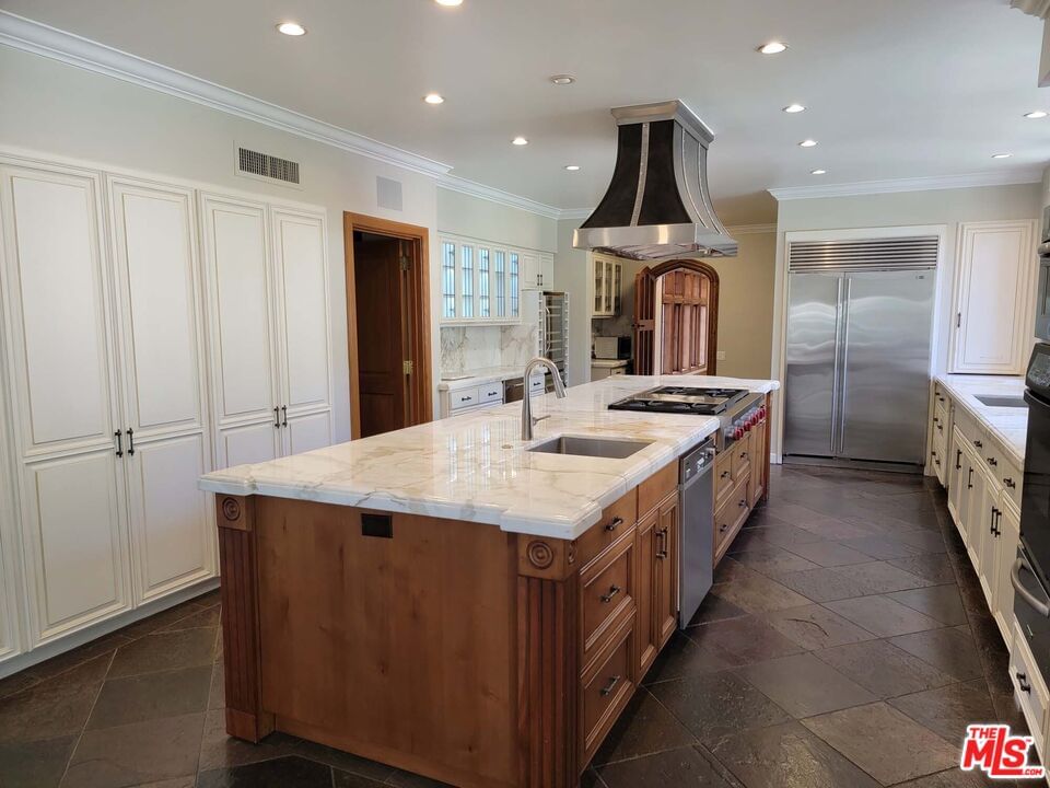 Beverly Glen photo 8