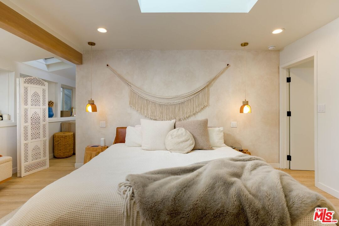 Beverly Glen photo 14