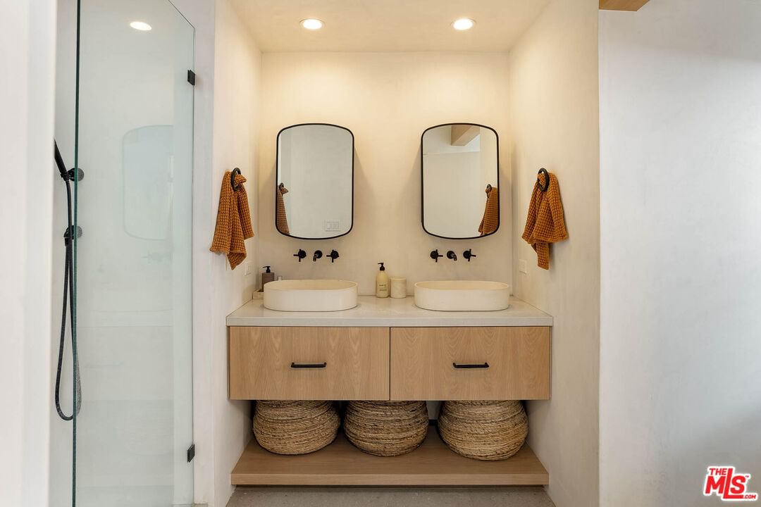Beverly Glen photo 16