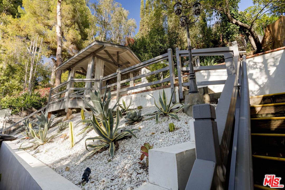 Beverly Glen photo 23