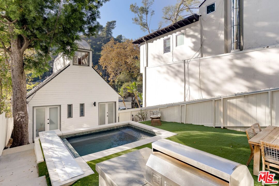 Beverly Glen photo 27
