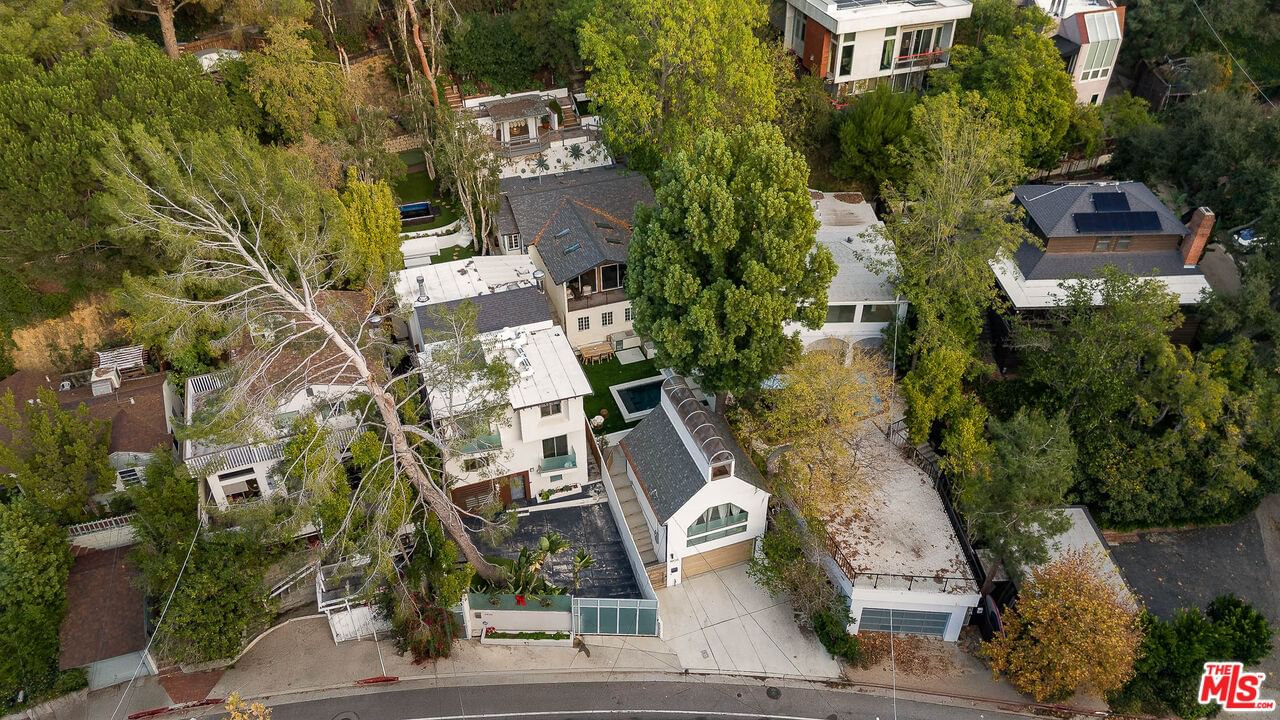 Beverly Glen photo 37