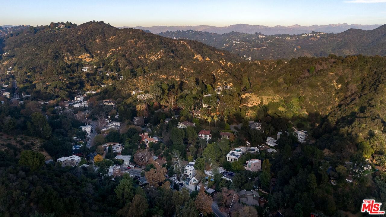 Beverly Glen photo 38