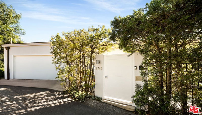 2745 La Cuesta Dr