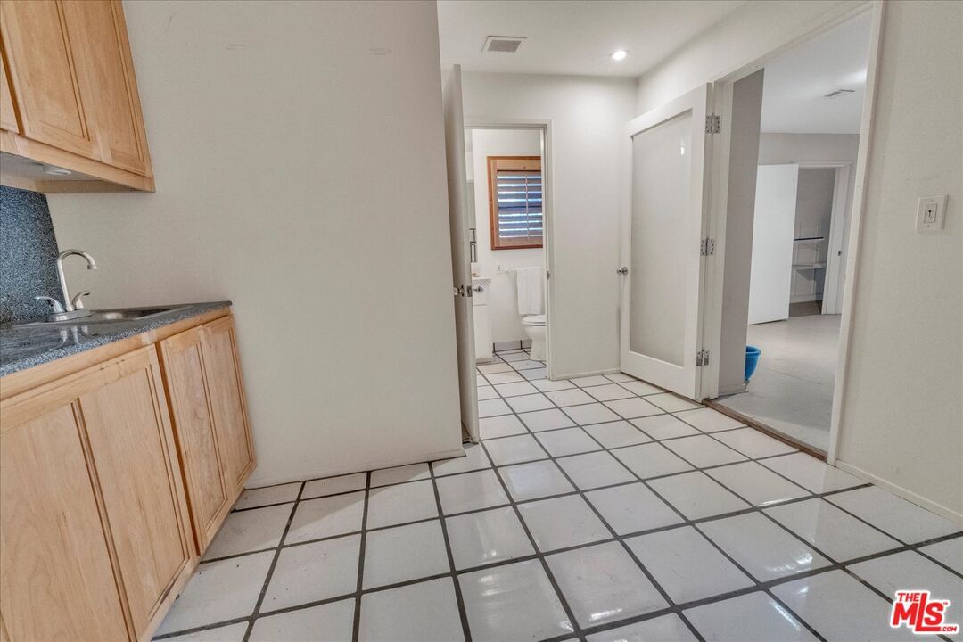 Yoakum photo 29