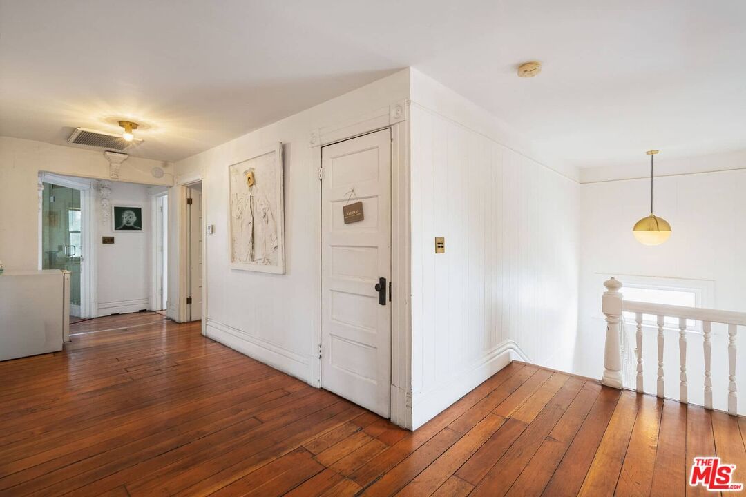 Avenue 66 photo 26