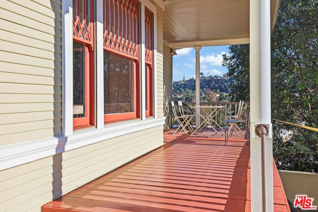 Avenue 66 photo 29