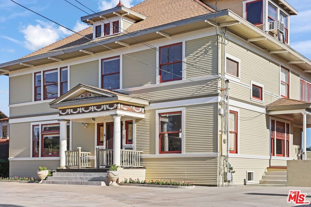 Avenue 66 photo 3