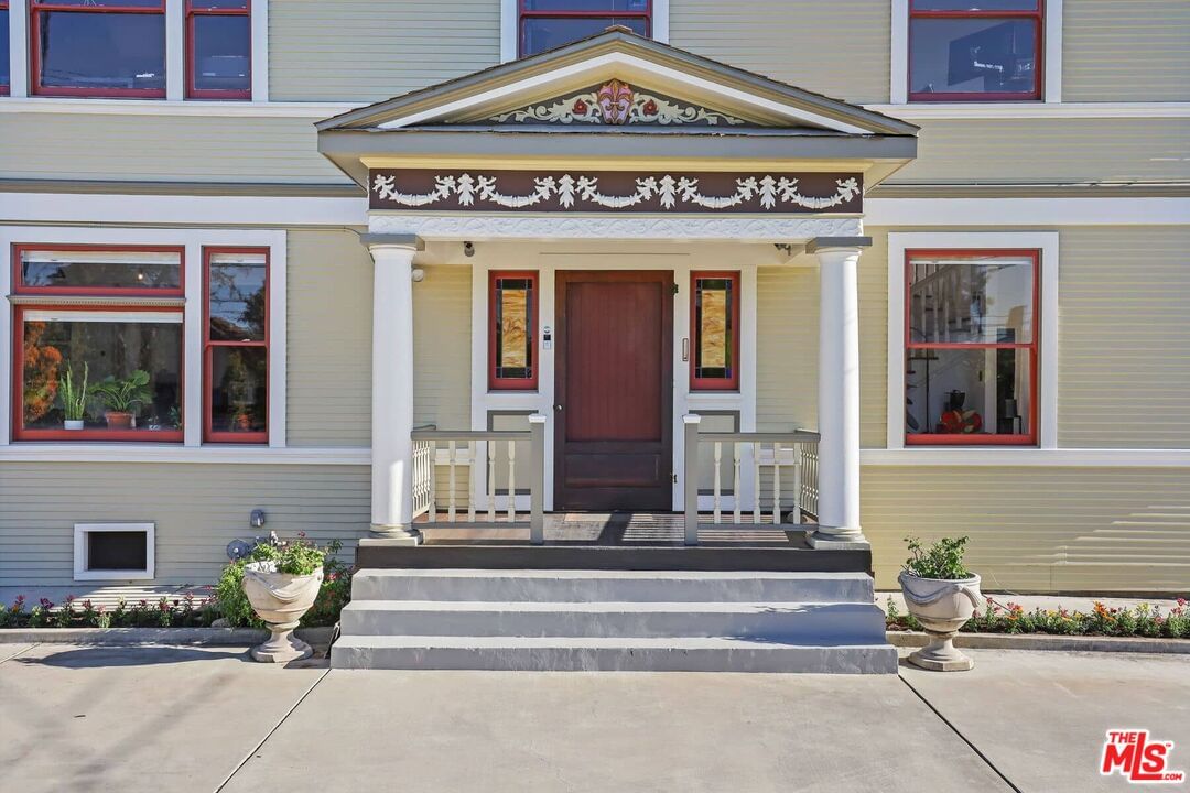 Avenue 66 photo 4