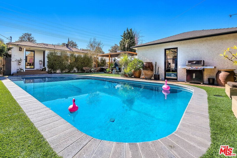 16645 Magnolia Blvd