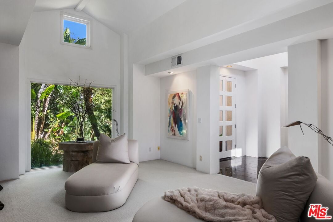 Tarzana Estates photo 12