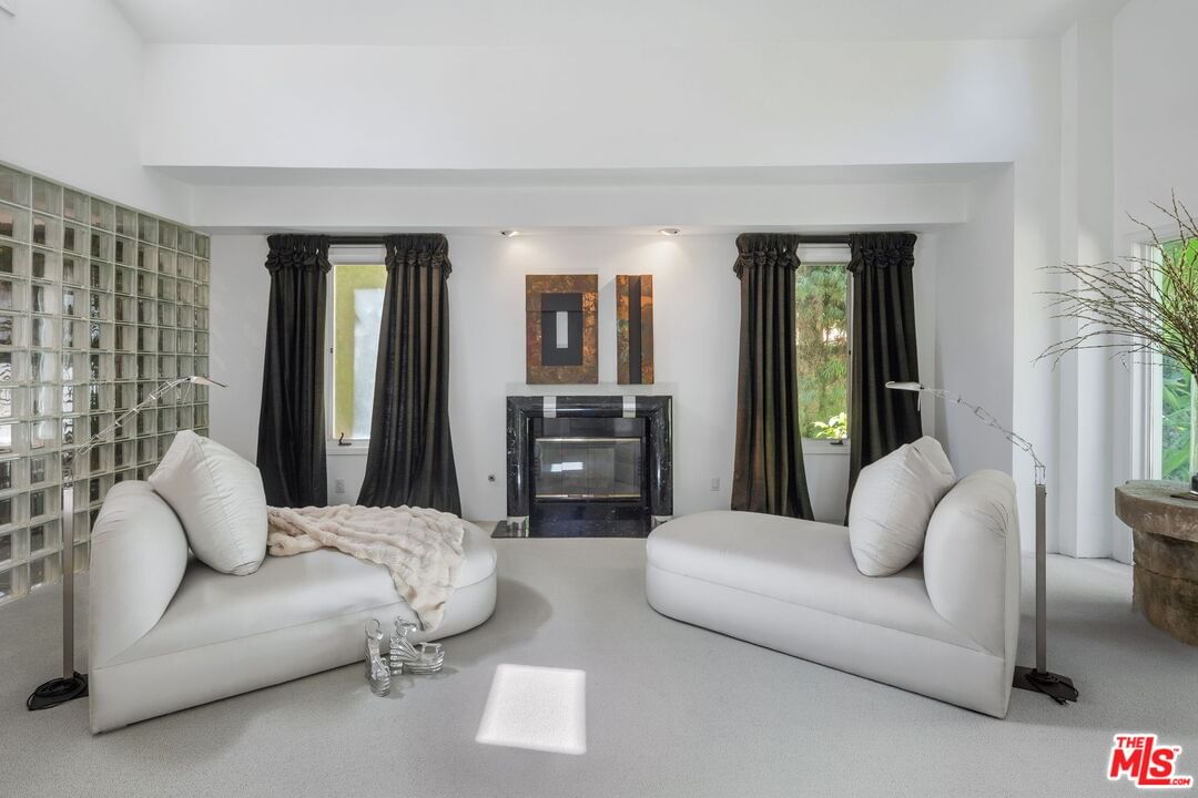 Tarzana Estates photo 13