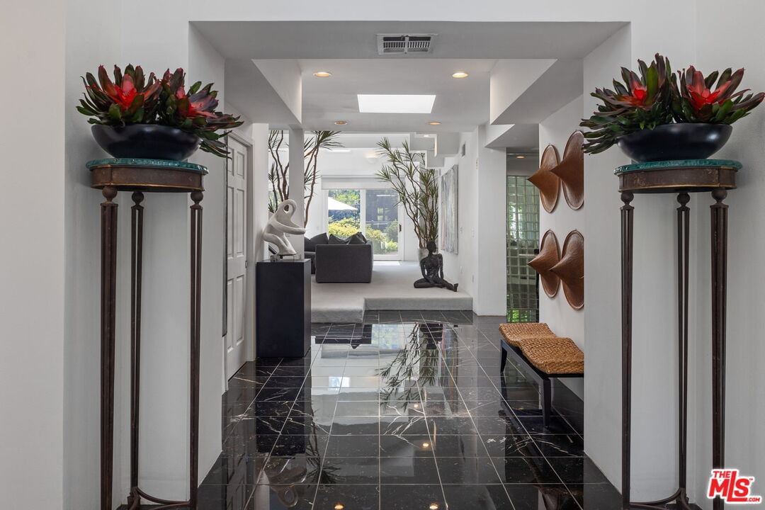 Tarzana Estates photo 14