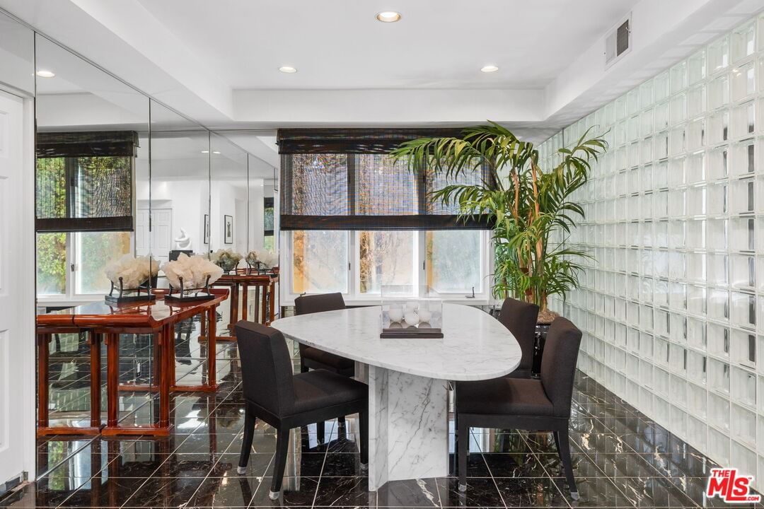 Tarzana Estates photo 15
