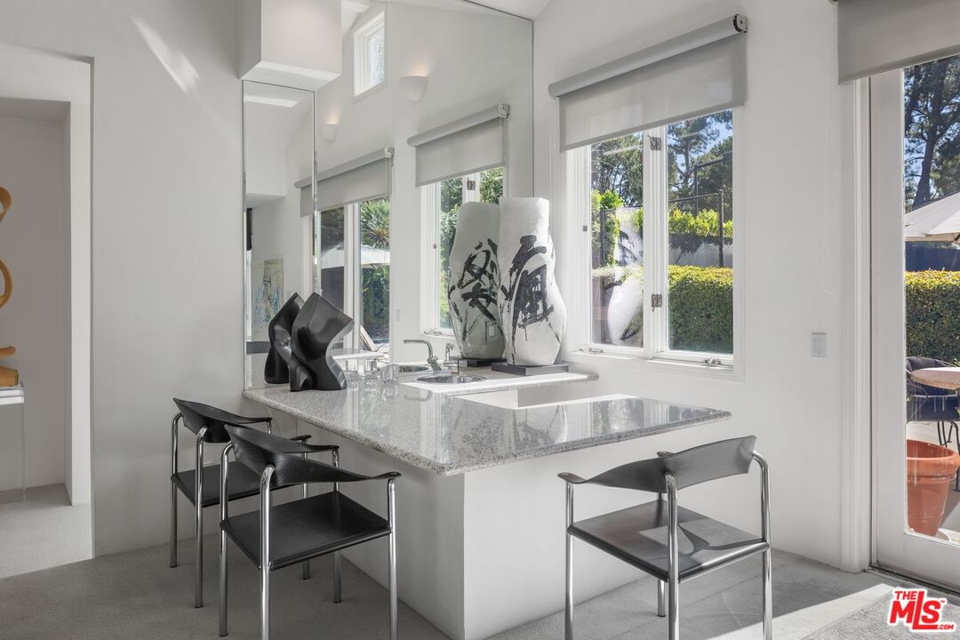 Tarzana Estates photo 18