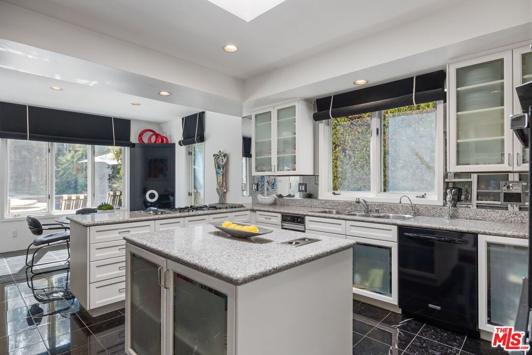 Tarzana Estates photo 19