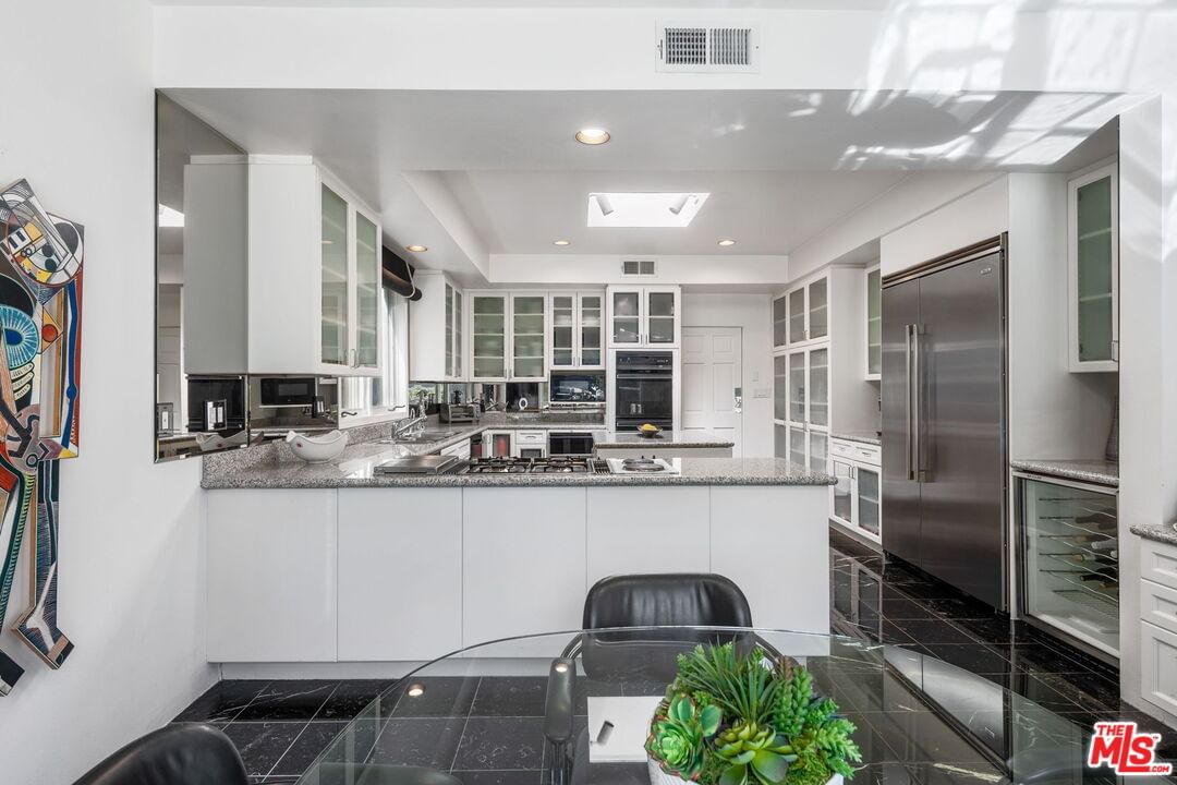 Tarzana Estates photo 21