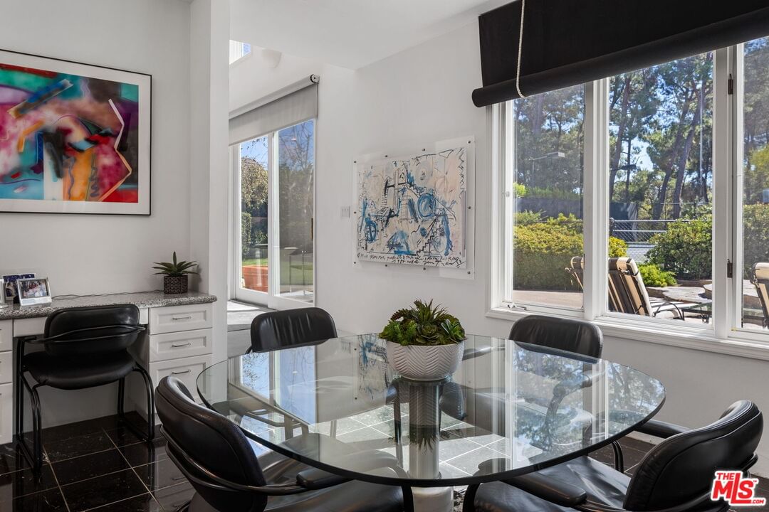 Tarzana Estates photo 22