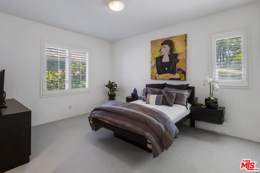 Tarzana Estates photo 30