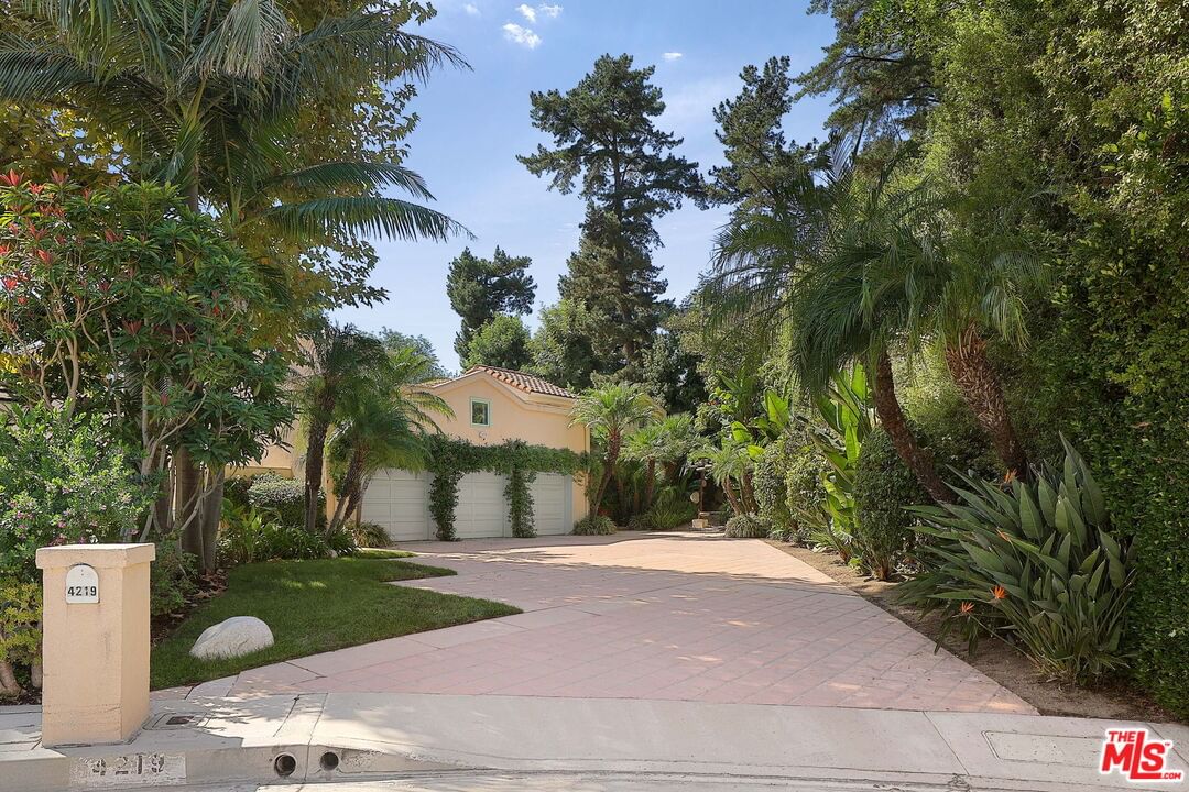 Tarzana Estates photo 6