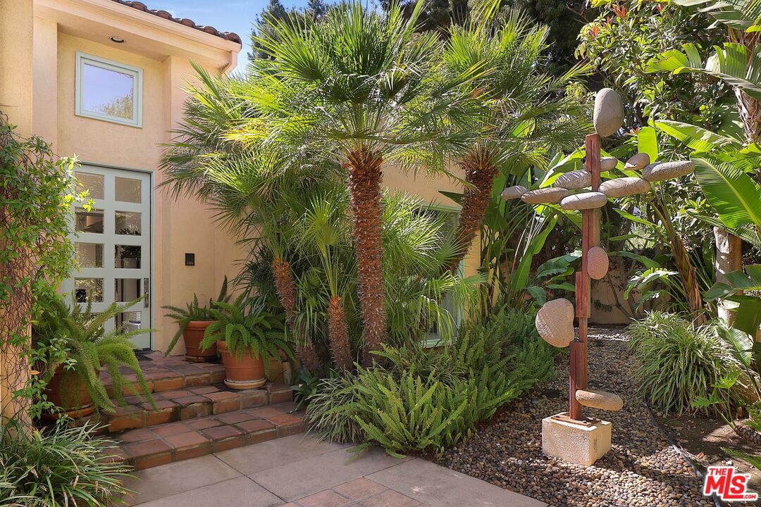 Tarzana Estates photo 8