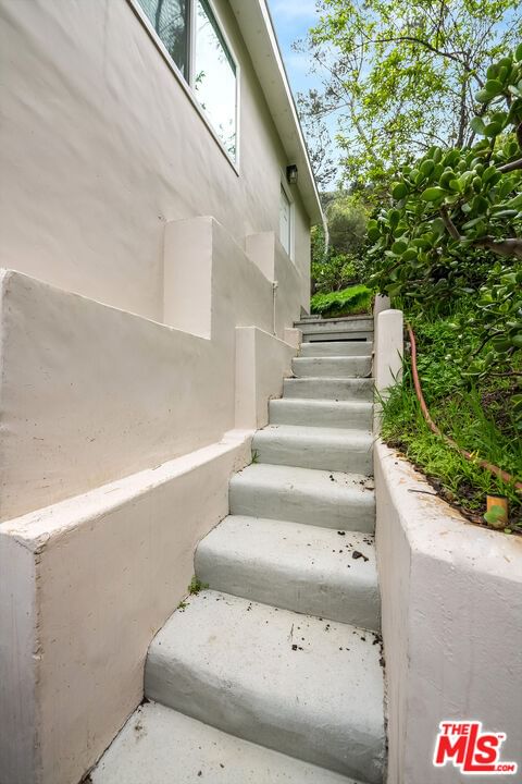 Beverly photo 21