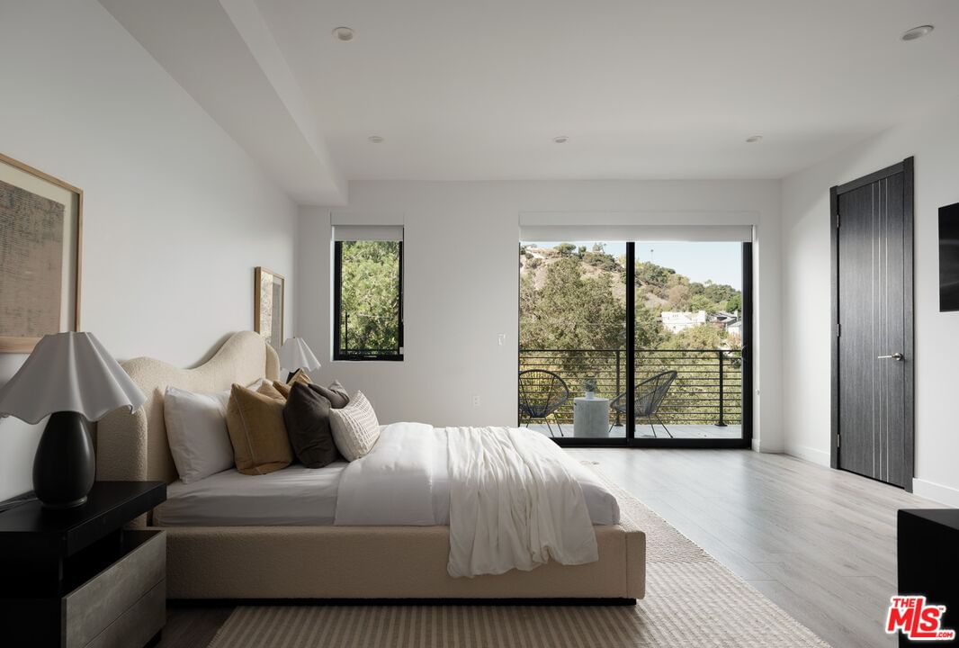 Knobhill photo 16