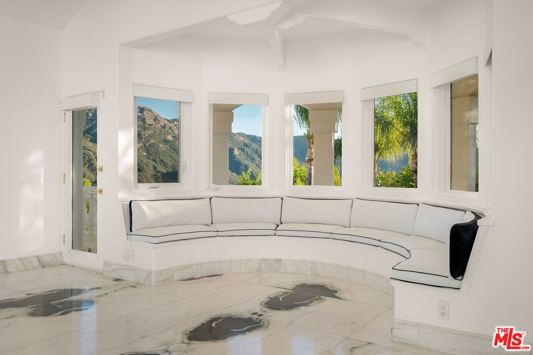 Mulholland photo 24