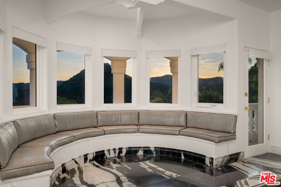 Mulholland photo 31