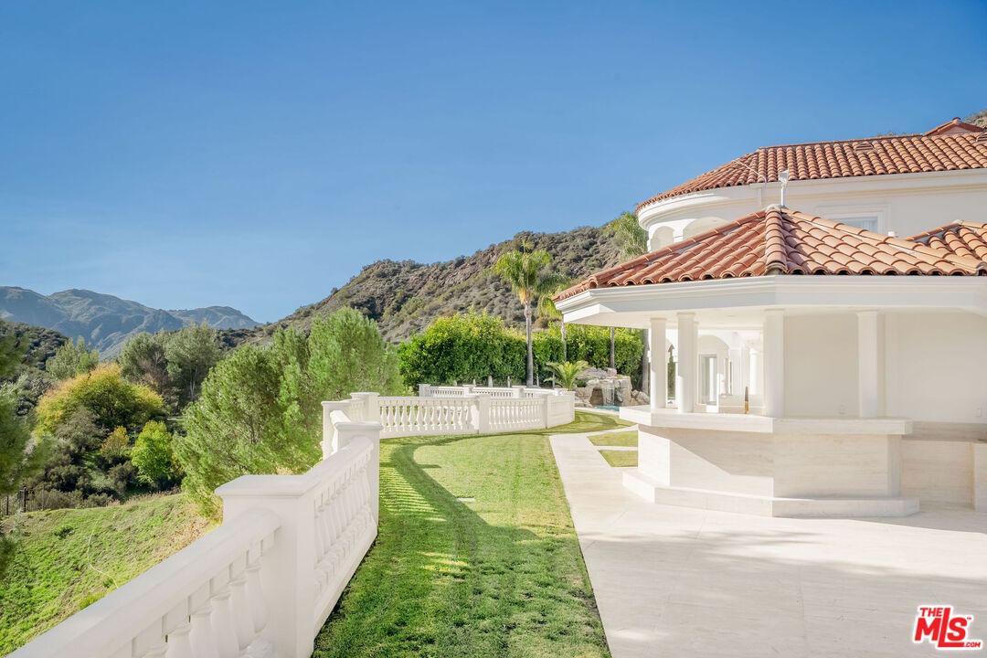 Mulholland photo 36