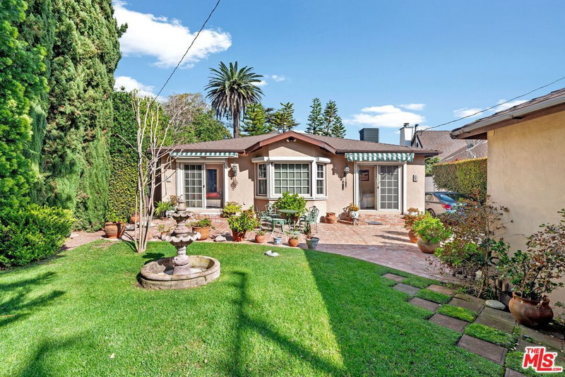 2113 Veteran Ave