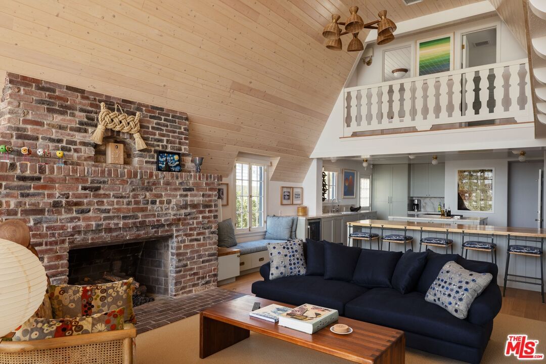 Malibu Colony photo 11