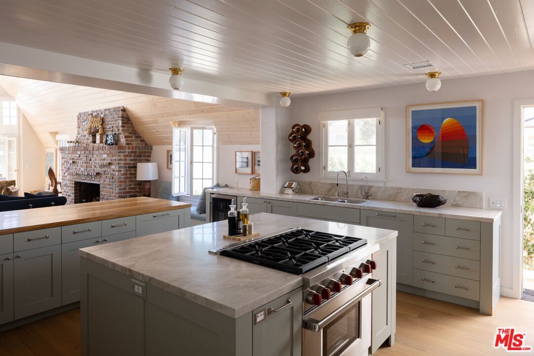 Malibu Colony photo 14