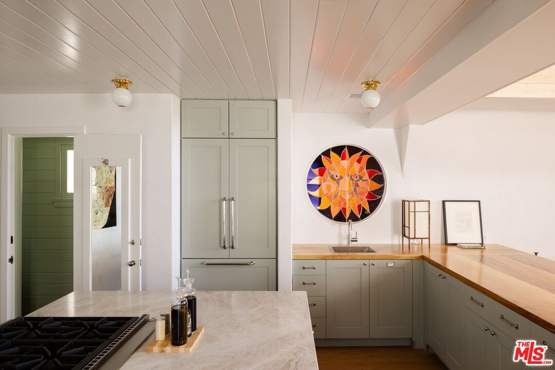 Malibu Colony photo 15