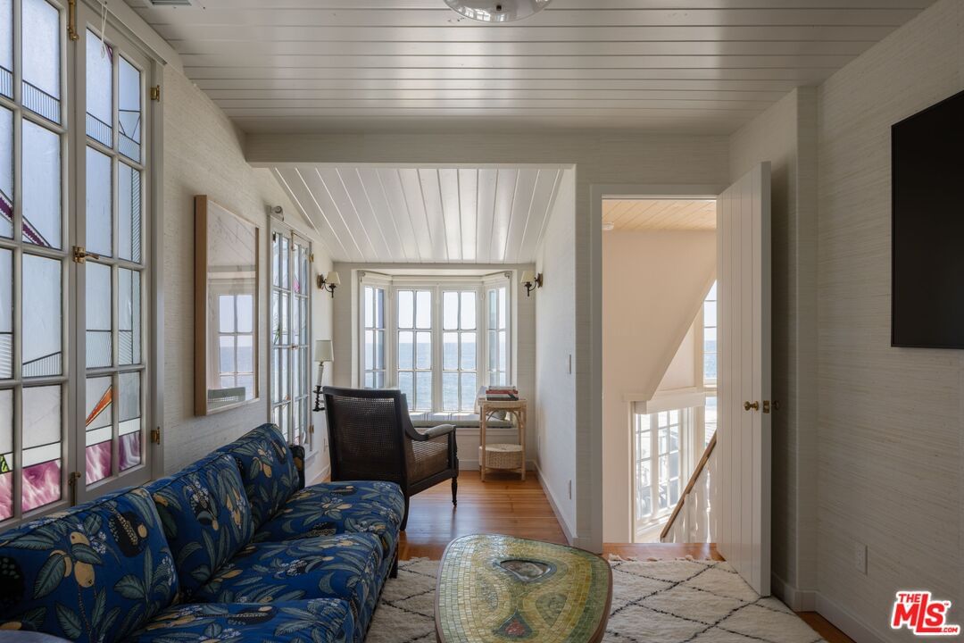 Malibu Colony photo 18