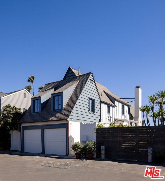 Malibu Colony photo 5