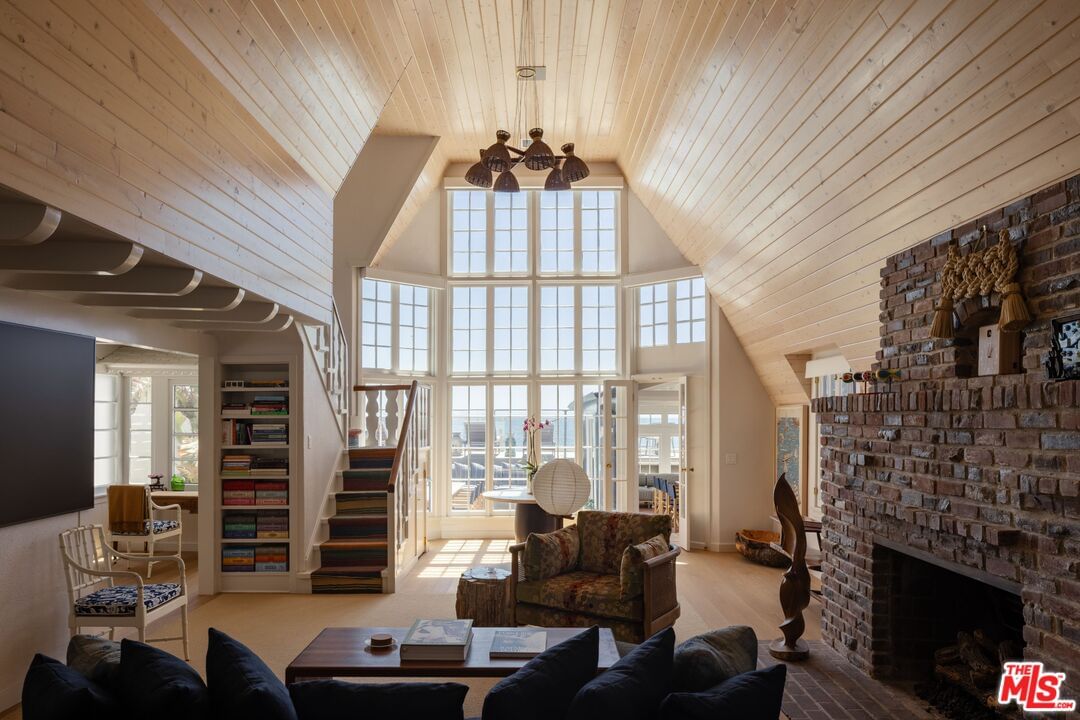 Malibu Colony photo 9